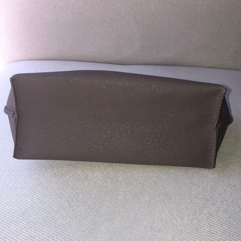 Laura Mercier Cosmetic Makeuo Bag Case in Taupe. - Picture 7 of 9